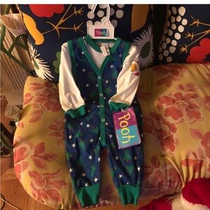 Winnie the Pooh Christmas holiday baby outfit 19 - 26 lbs Adorable Outfit